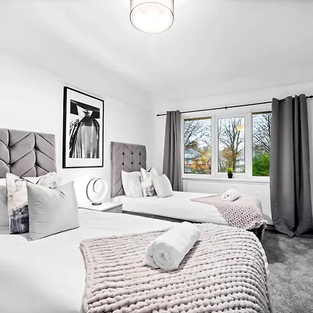 Stylish Three Bedroom House - Accommodates 7 - Parking Available - Garden - Recently Renovated - Top Rated - 162S Birmingham Exterior photo