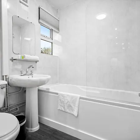 Stylish Three Bedroom House - Accommodates 7 - Parking Available - Garden - Recently Renovated - Top Rated - 162S Birmingham Exterior photo