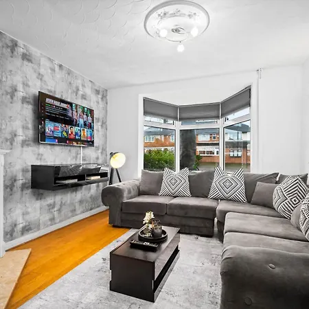 Stylish Three Bedroom House - Accommodates 7 - Parking Available - Garden - Recently Renovated - Top Rated - 162S Birmingham Exterior photo