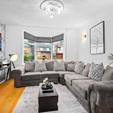 Stylish Three Bedroom House - Accommodates 7 - Parking Available - Garden - Recently Renovated - Top Rated - 162S Birmingham Exterior photo